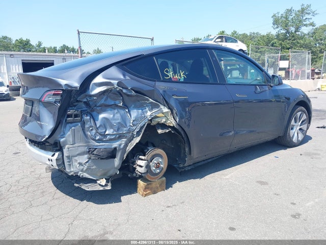 2023 TESLA MODEL Y 7SAYGDEE8PA169124 Photo 3