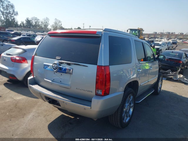 2011 CADILLAC ESCALADE 1GYS4AEF5BR257003 Photo 3