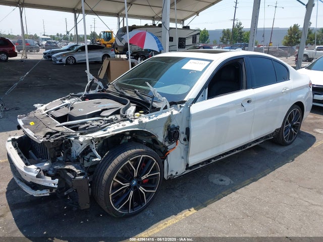 BMW 530e 2022 WBA13AG02NCJ22143 Image 2
