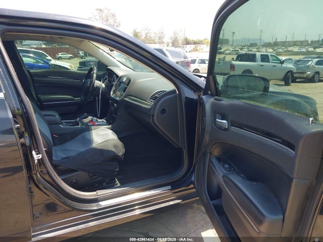 2C3CCAEG4GH324594 Chrysler 300