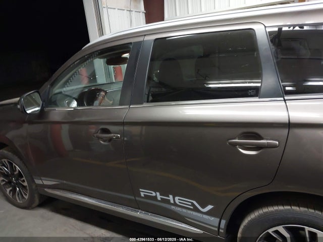 Mitsubishi s61 - y61 2018 JA4J24A56JZ050893 Image 14