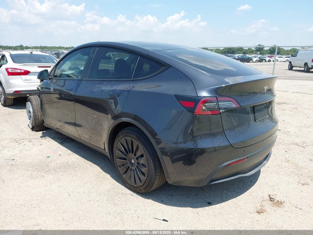 2024 TESLA MODEL Y 7SAYGDED8RF057226 Photo 2