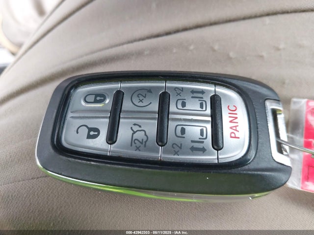 2C4RC1GG3JR185661 Chrysler 2018