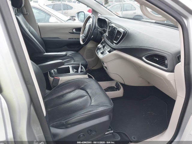 2C4RC1GG3JR185661 Chrysler 2018