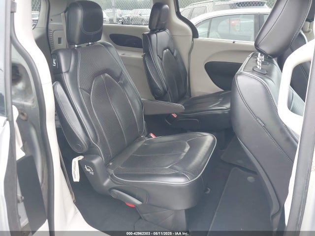 2C4RC1GG3JR185661 Chrysler 2018