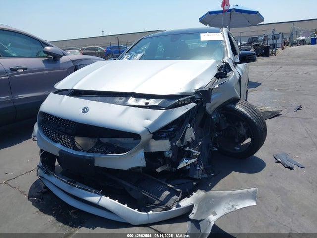 WDDSJ4EBXKN721221 Mercedes-Benz m270