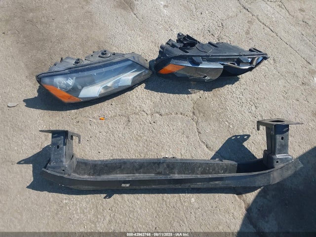 Volkswagen 2015 2015 1VWAT7A39FC080898 Image 12
