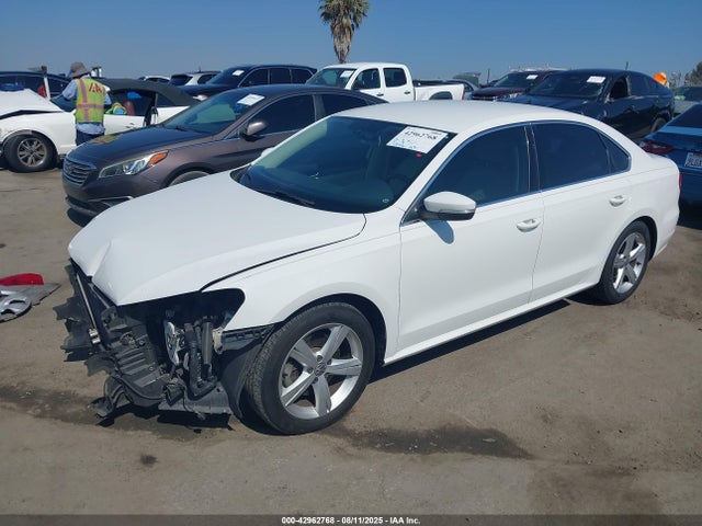 Volkswagen 2015 2015 1VWAT7A39FC080898 Image 2
