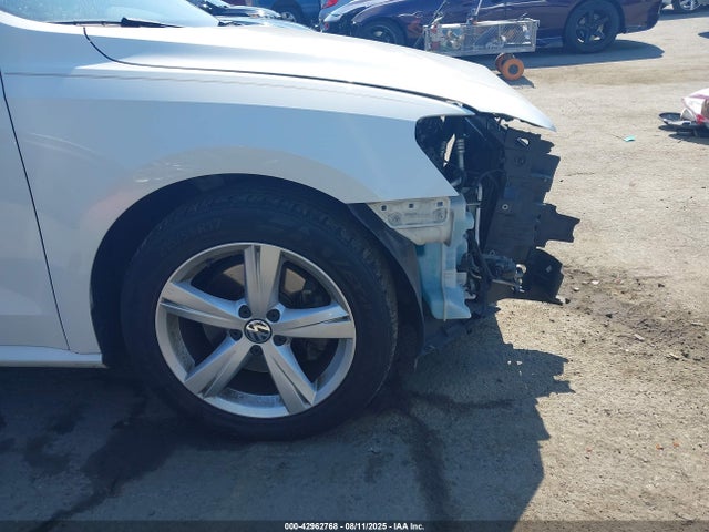 Volkswagen 2015 2015 1VWAT7A39FC080898 Image 6