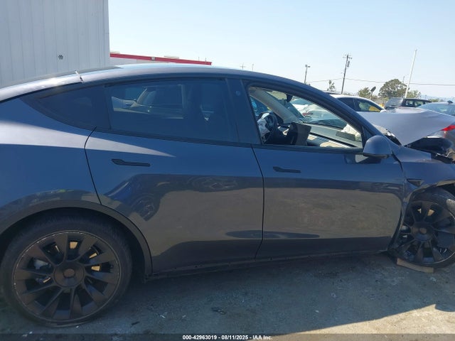 7SAYGDEE4NF571187 Tesla 2022