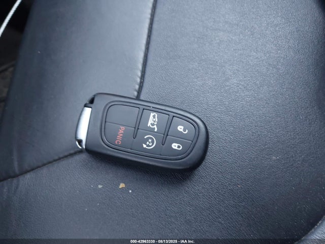 2015 Jeep Cherokee Latitude მანქანა იყიდება აუქციონზე, vin: 1C4PJMCS6FW587343, აუქციონის ნომერი: 42963330