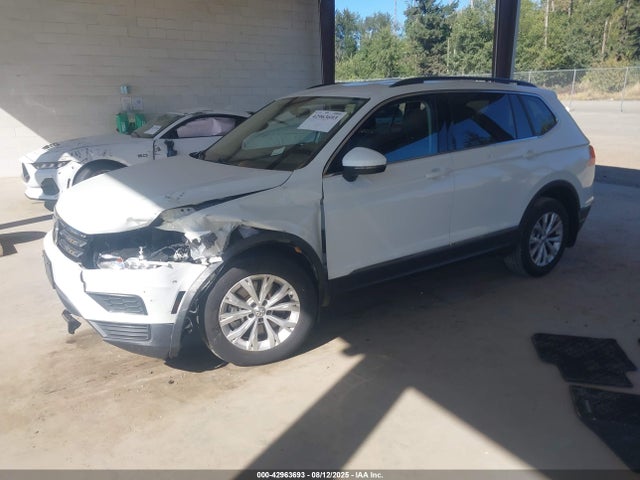 Volkswagen Tiguan 2018 3VV2B7AX0JM073893 Image 2