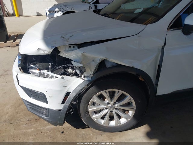 Volkswagen Tiguan 2018 3VV2B7AX0JM073893 Image 6