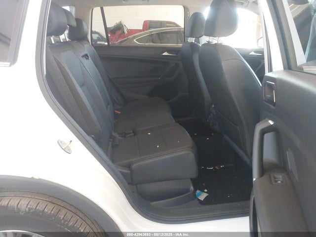 Volkswagen Tiguan 2018 3VV2B7AX0JM073893 Image 8