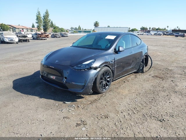 2024 TESLA MODEL Y 7SAYGDEE9RF063173 Photo 1