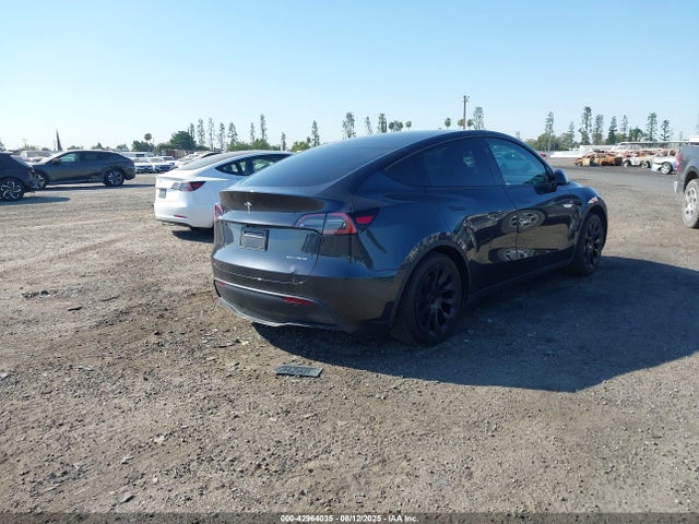 2024 TESLA MODEL Y 7SAYGDEE9RF063173 Photo 3