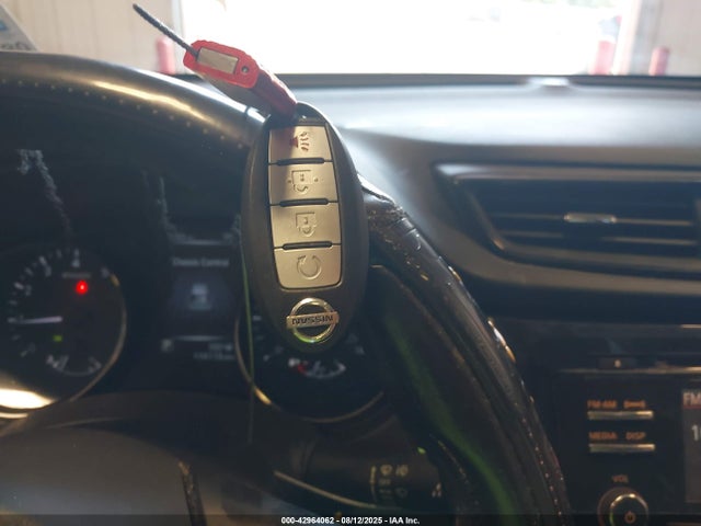 JN8AT2MT6HW392796 Nissan Rogue
