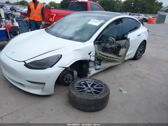 2021 TESLA MODEL 3 5YJ3E1EB8MF852828 Photo 1