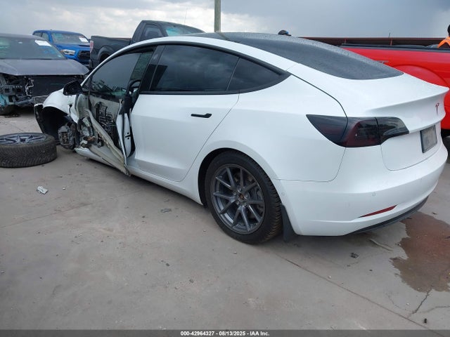 2021 TESLA MODEL 3 5YJ3E1EB8MF852828 Photo 2