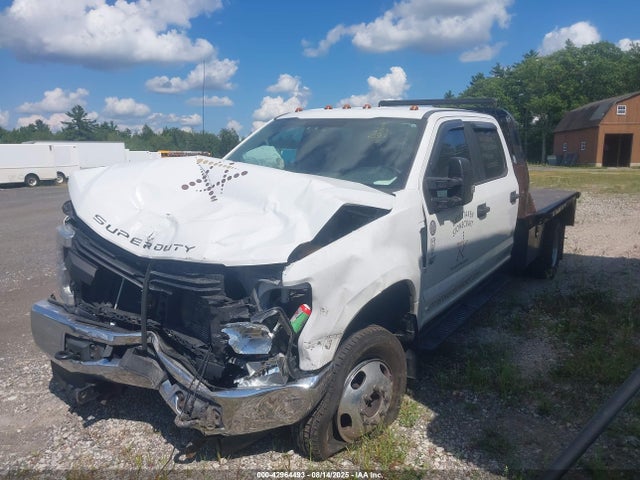 Ford 2017 2017 1FD8W3H61HEF50975 Image 2