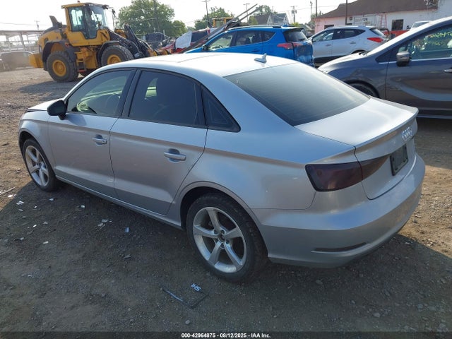 2015 AUDI A3 WAUBFGFF4F1080611 Photo 2