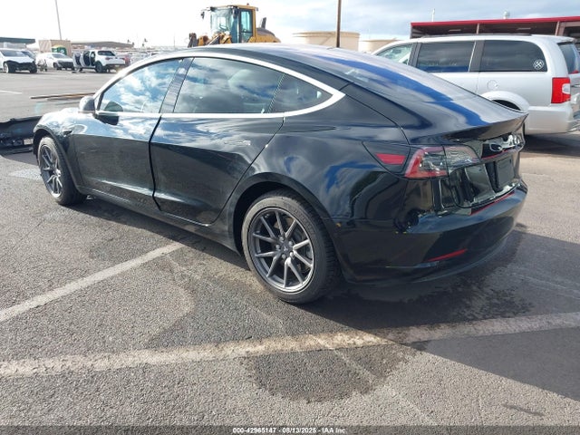 2018 TESLA MODEL 3 5YJ3E1EA1JF173633 Photo 2