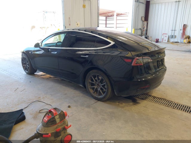 2018 TESLA MODEL 3 5YJ3E1EB3JF183749 Photo 2