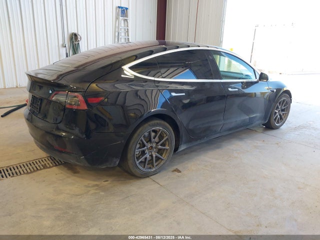 2018 TESLA MODEL 3 5YJ3E1EB3JF183749 Photo 3