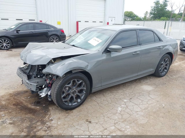 Chrysler 300 2018 2C3CCAGG5JH168554 Image 2