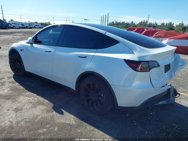 2021 TESLA MODEL Y 5YJYGAEE2MF225133 Photo 2