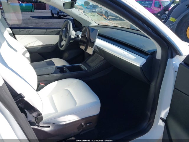 2021 TESLA MODEL Y 5YJYGAEE2MF225133 Photo 4