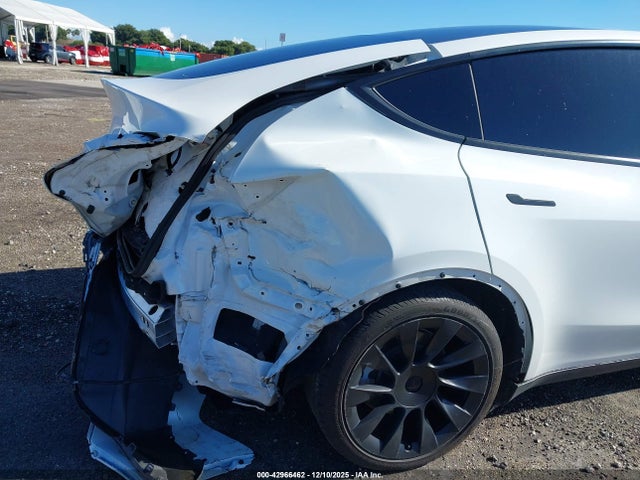 2021 TESLA MODEL Y 5YJYGAEE2MF225133 Photo 5