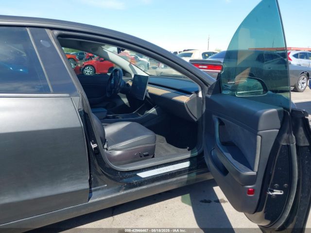 2018 TESLA MODEL 3 5YJ3E1EA4JF021040 Photo 4