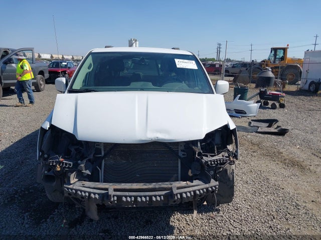 2C4RC1BG6GR187758 Chrysler Town and Country