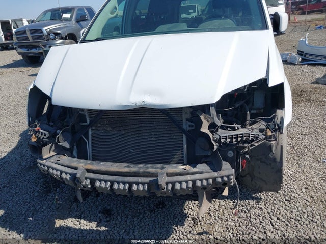 2C4RC1BG6GR187758 Chrysler Town and Country