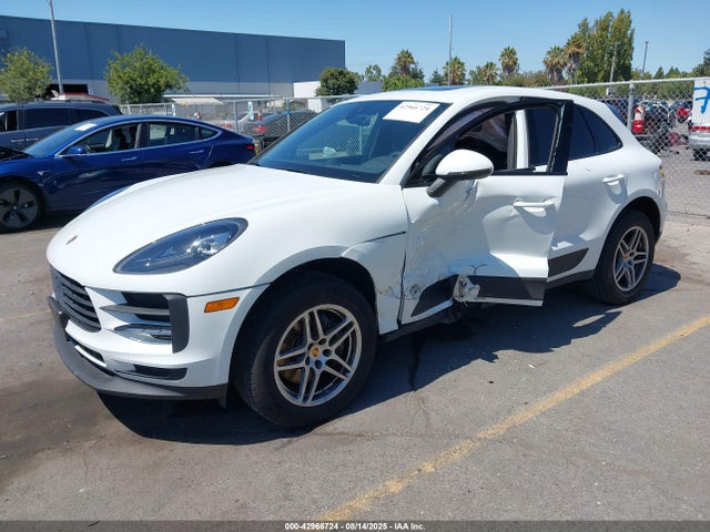 2021 PORSCHE MACAN WP1AA2A51MLB14454 Photo 1