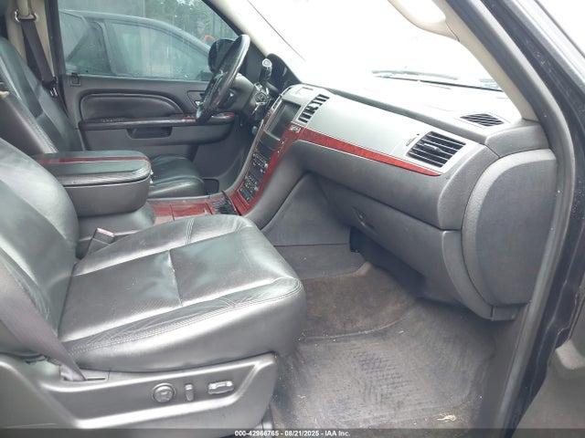 2011 CADILLAC ESCALADE ESV 1GYS4JEF8BR305528 Photo 4
