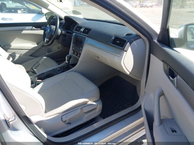 1VWAT7A36FC114182 Volkswagen Passat