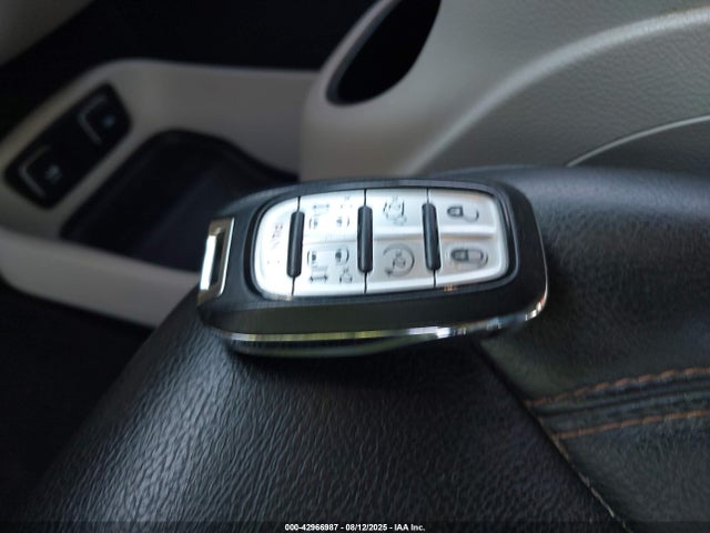 Chrysler 2017 2017 2C4RC1EG1HR542638 Image 11