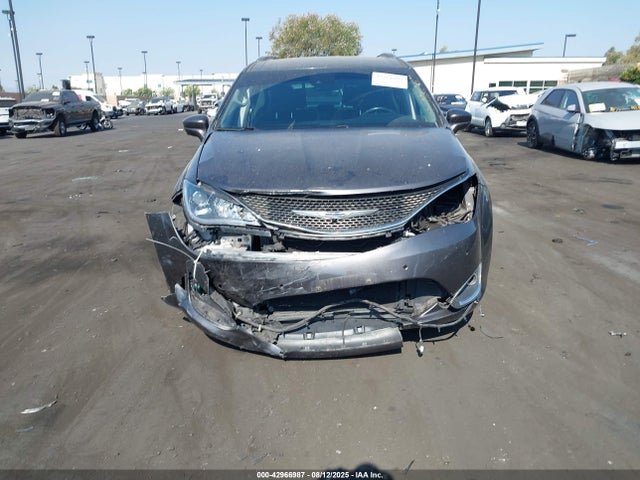 Chrysler 2017 2017 2C4RC1EG1HR542638 Image 12