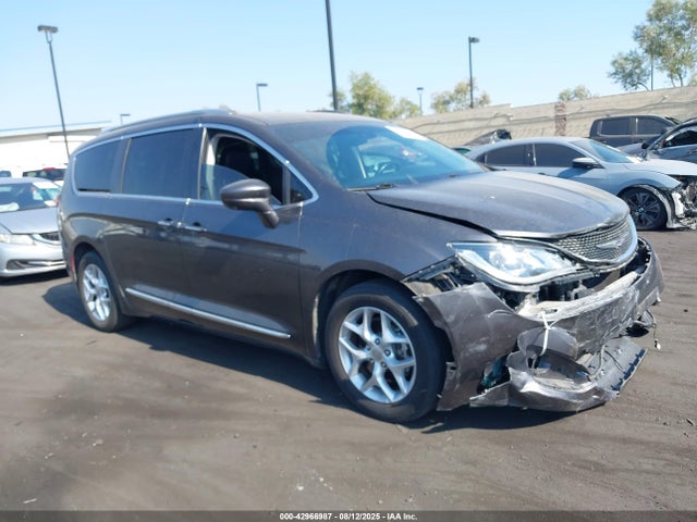 Chrysler 2017 2017 2C4RC1EG1HR542638 Image 13