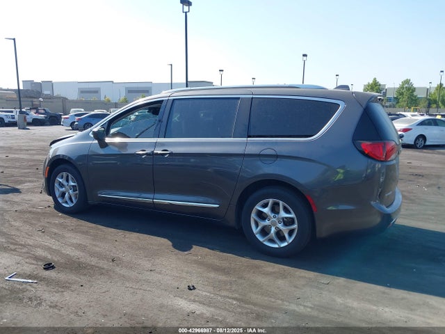 Chrysler 2017 2017 2C4RC1EG1HR542638 Image 14