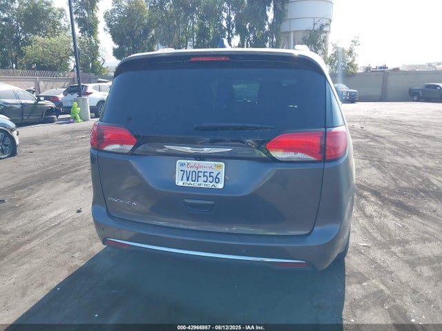 Chrysler 2017 2017 2C4RC1EG1HR542638 Image 16