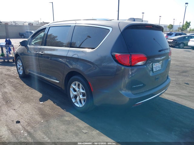 Chrysler 2017 2017 2C4RC1EG1HR542638 Image 3