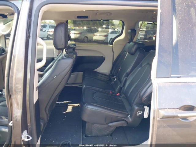 Chrysler 2017 2017 2C4RC1EG1HR542638 Image 8