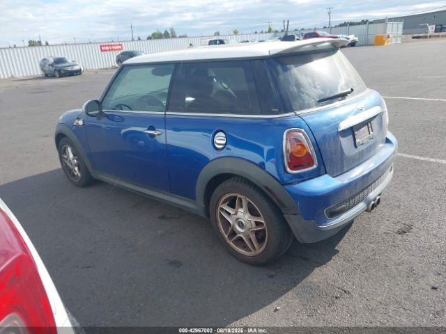 2009 MINI COOPER S WMWMF73529TT94609 Photo 2