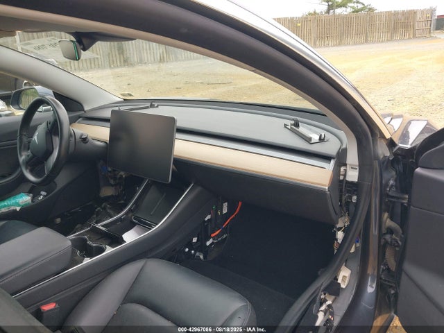 2019 TESLA MODEL 3 5YJ3E1EB4KF205694 Photo 4
