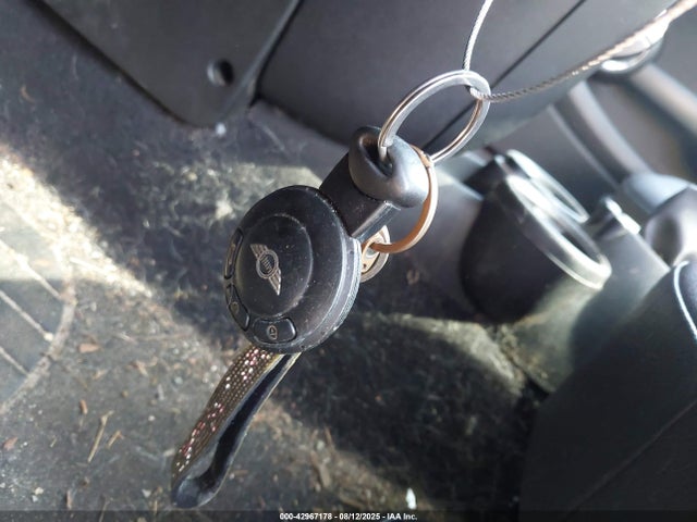 2010 MINI COOPER CLUBMAN WMWML3C53ATX37059 Photo 10