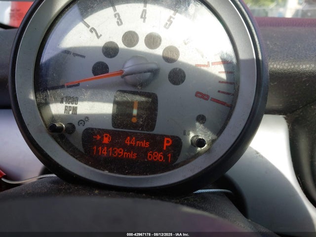 2010 MINI COOPER CLUBMAN WMWML3C53ATX37059 Photo 6