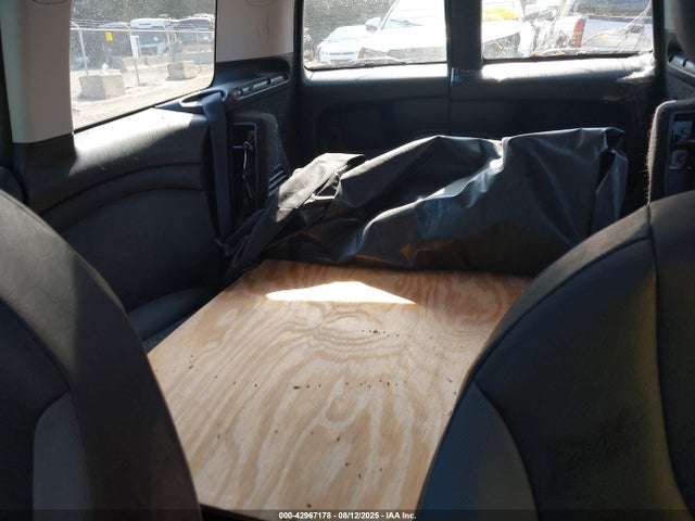 2010 MINI COOPER CLUBMAN WMWML3C53ATX37059 Photo 7